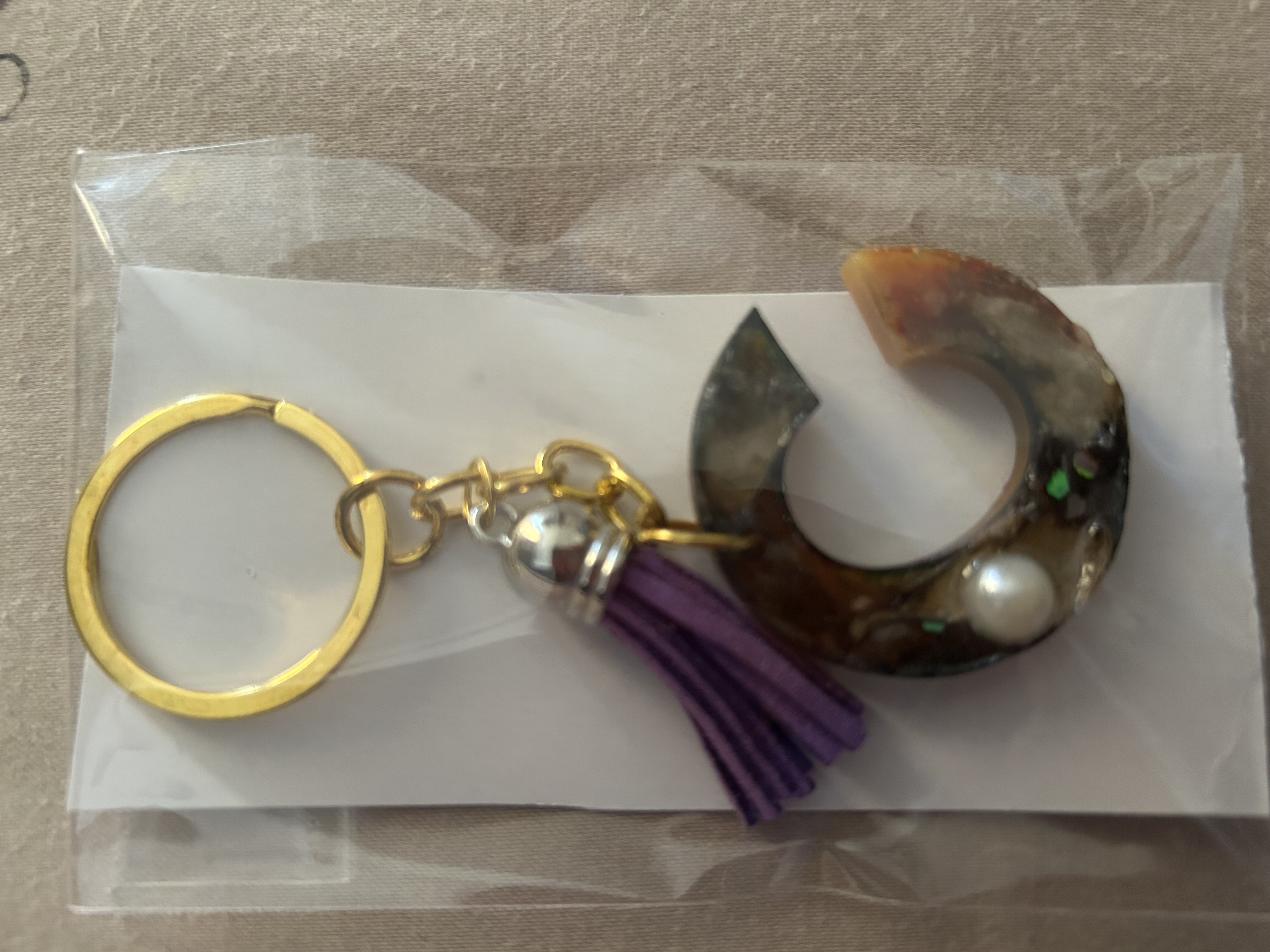 Resin keychain character c alphabet