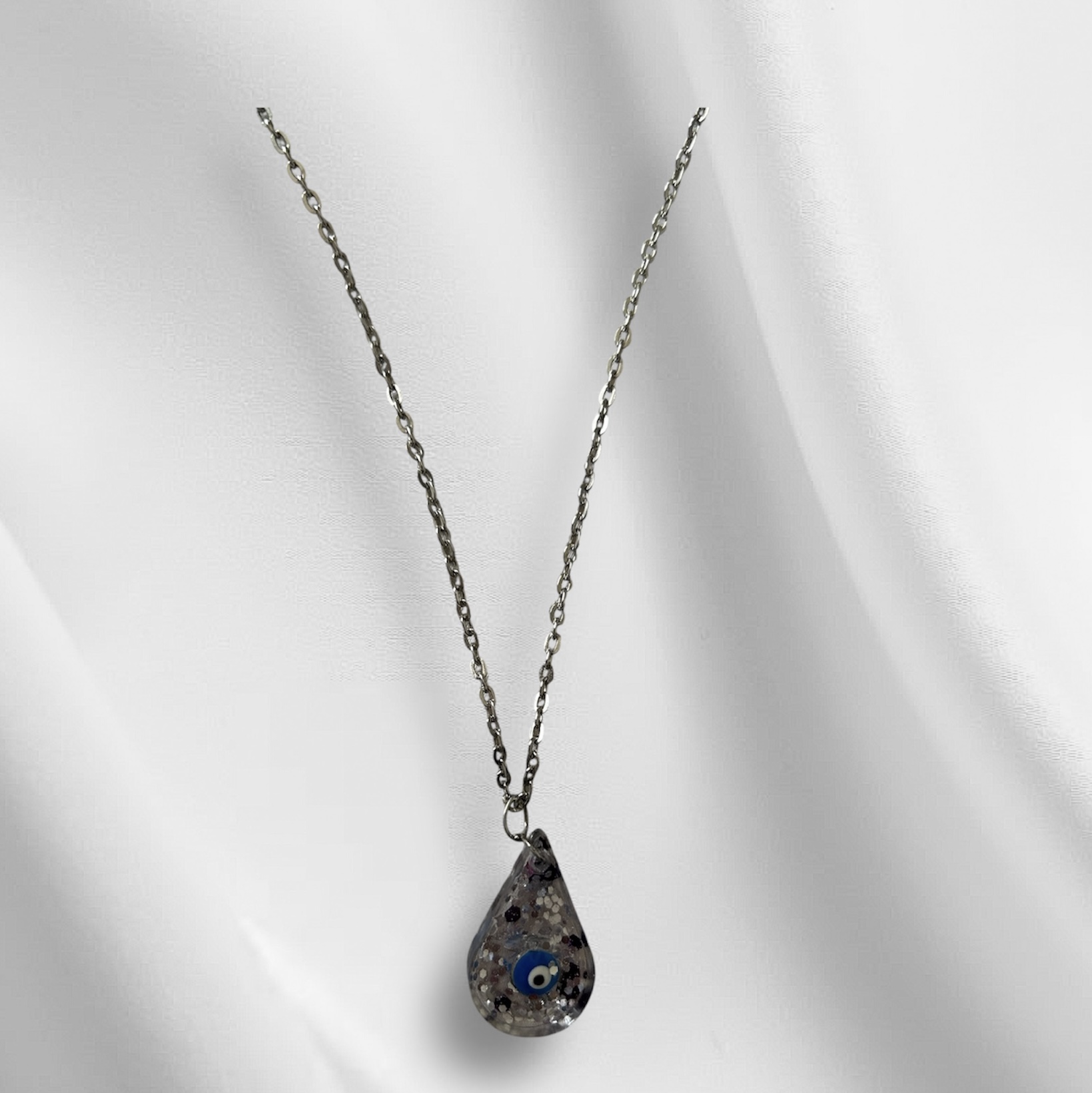 Resin pendent