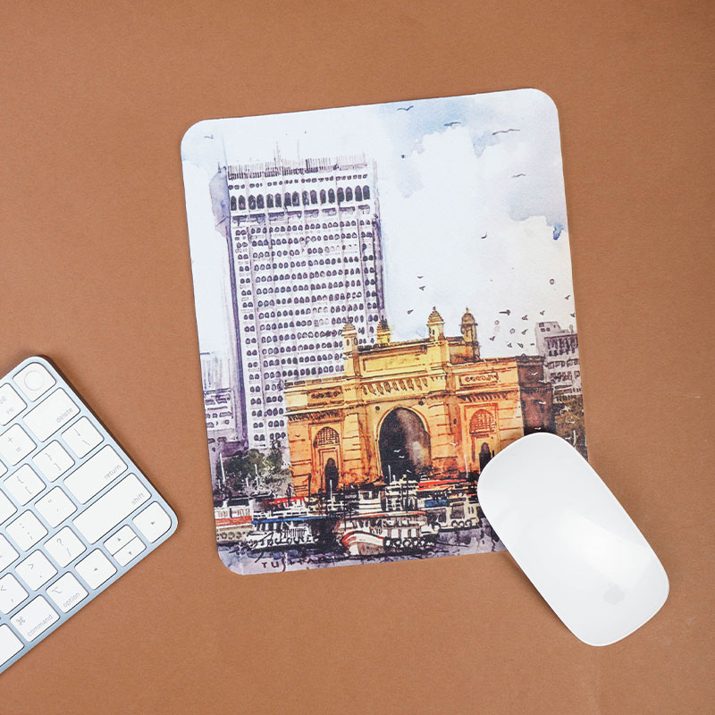 TS05MP  New Taj Hotel and Gateway of India, Mumbai white