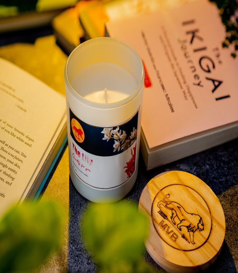White Elegance Lily Aroma Candle - Party and Festive Needs | Buy online on ZillyBuy